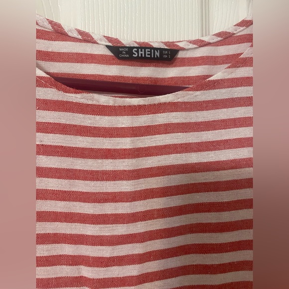 Stripes red petal sleeve dress - Picture 2 of 2